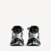 Men’s runner sneaker in black/silver